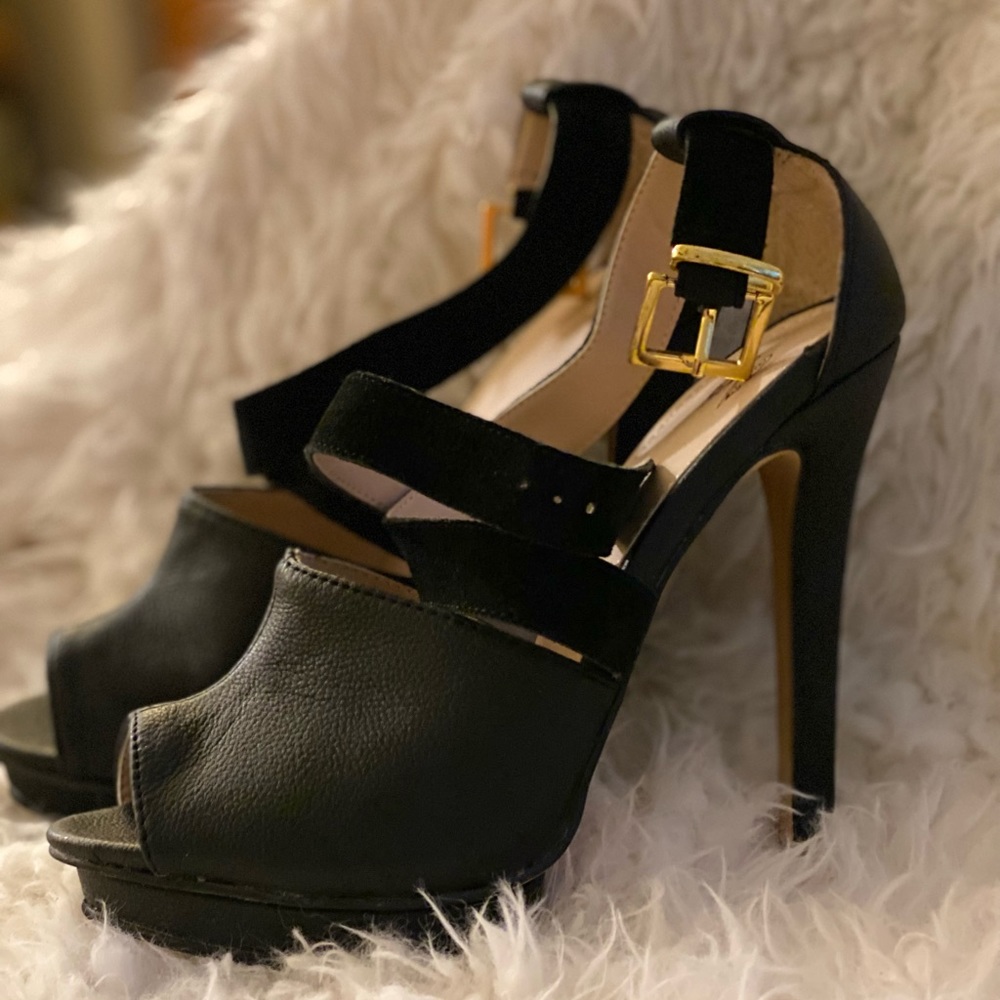 Vintage leather.  never taken out of box beautiful 5”heels.  Very comfortable - Picture 2 of 4